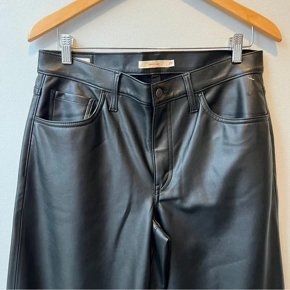 Levi’s FAUX LEATHER BAGGY DAD WOMEN'S PANTS - Picture 7 of 15